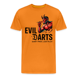Premium Darts-T-Shirt fuer Maenner Motiv "Don't Pray" (Druck vorne hell) - Orange